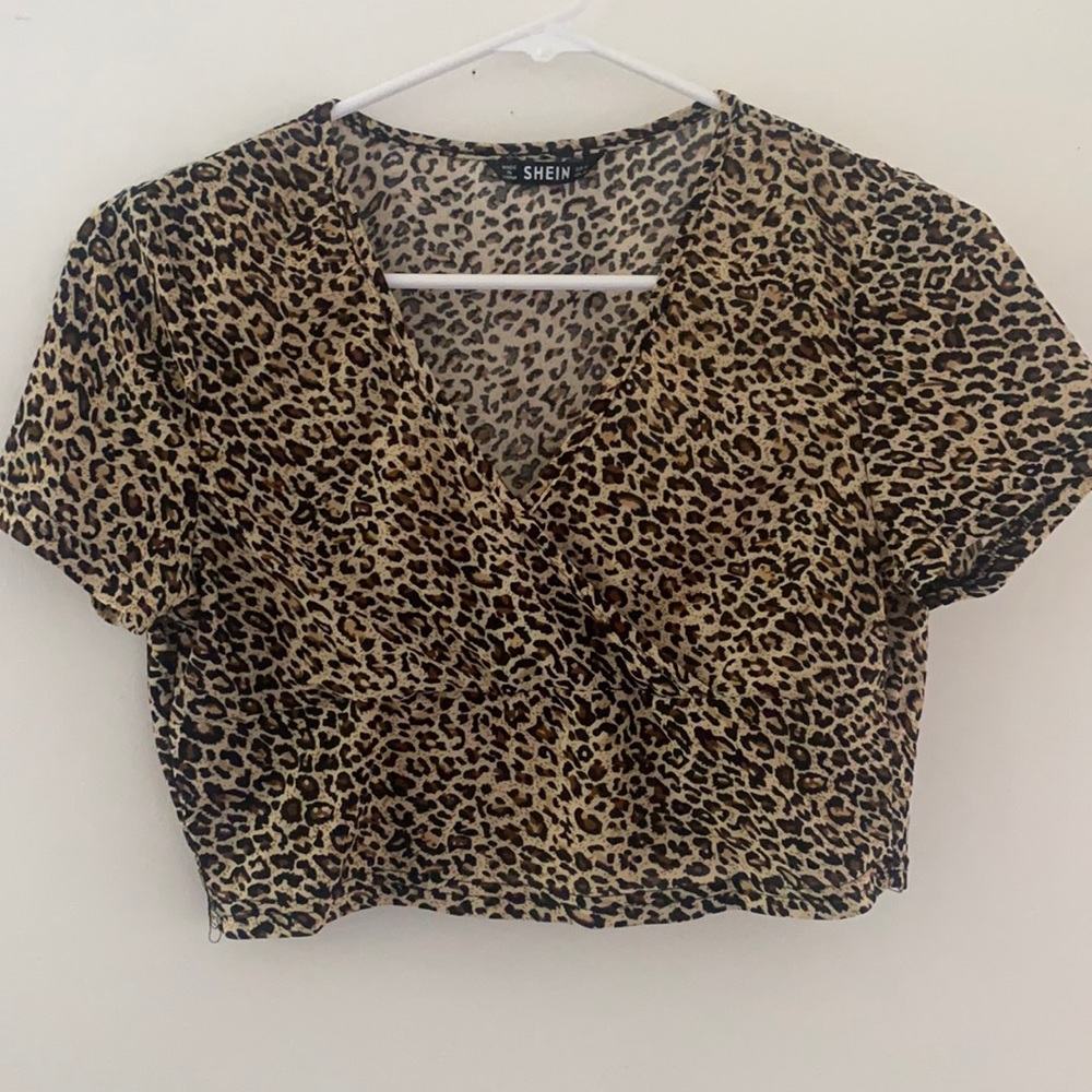 This is animal print crop top :)